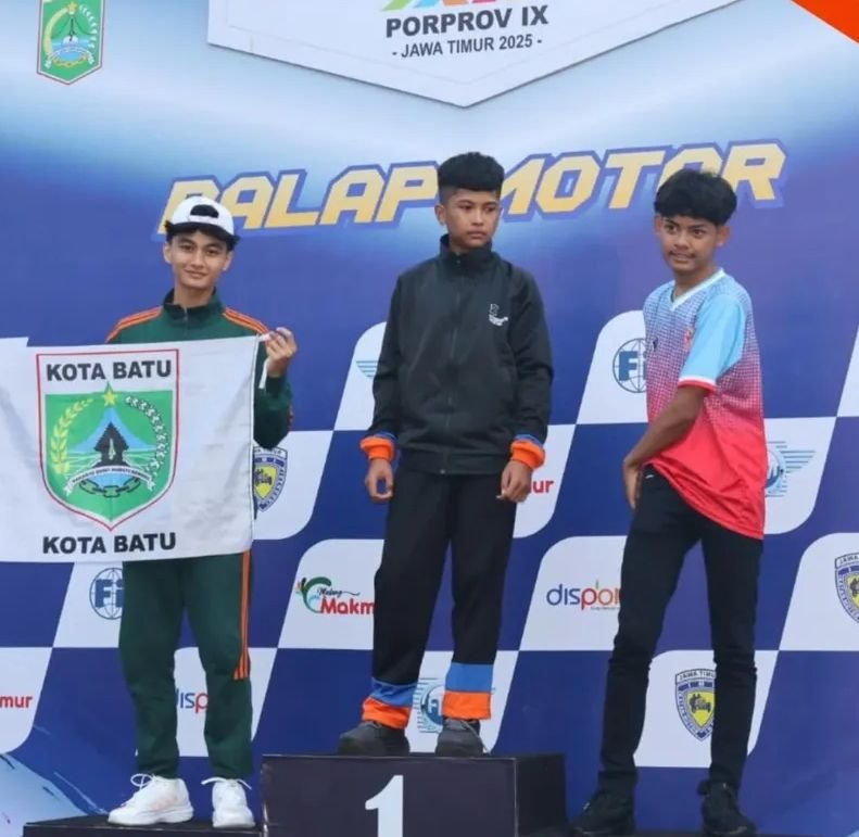 KONI Kota Batu Serahkan Bonus Mentas untuk Atlet Peraih Emas Balap Motor Porprov Jatim IX