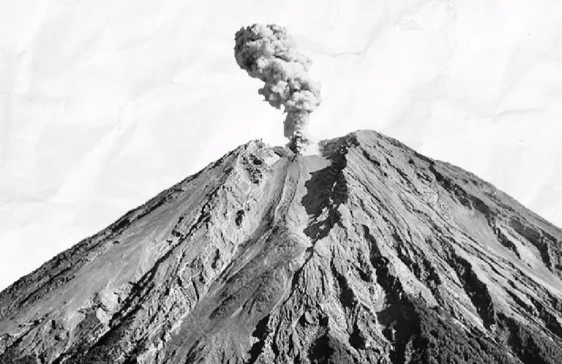 Gunung Semeru Meletus Lima Kali di Sabtu Pagi, Warga Diimbau Waspada Lahar Panas dan Abu Vulkanik