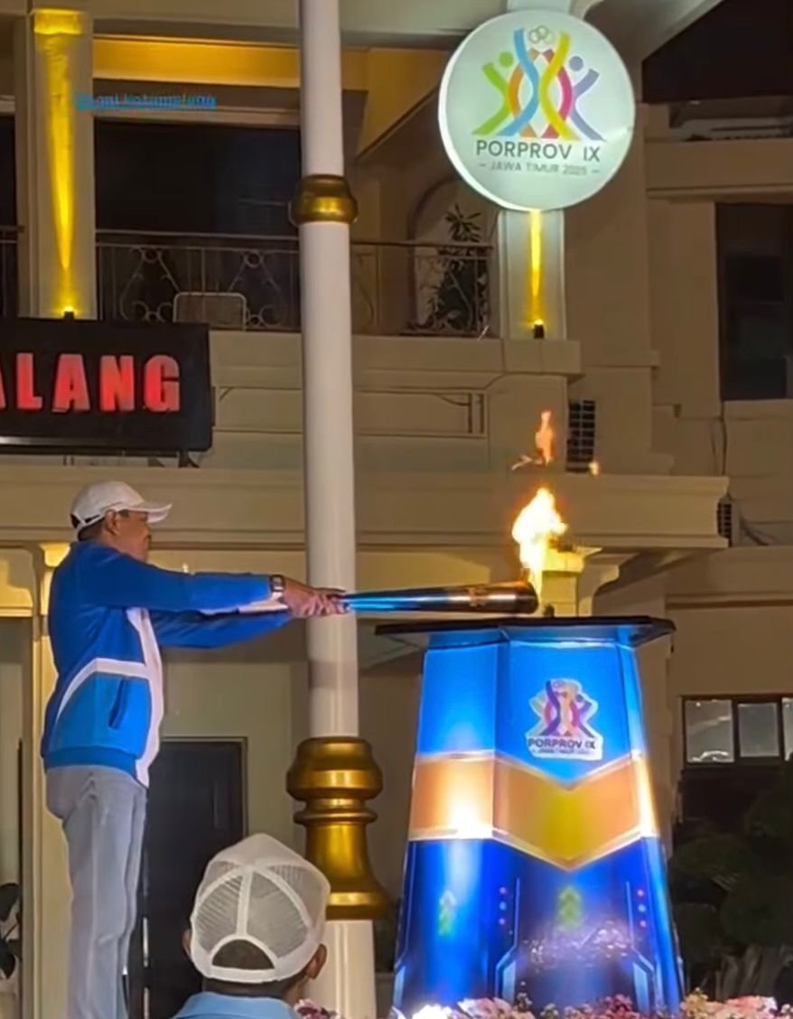 Wali Kota Malang Terima Api Porprov IX Jatim 2025, Serukan Dukungan Penuh Warga untuk Sukseskan Ajang Olahraga Terbesar Jatim