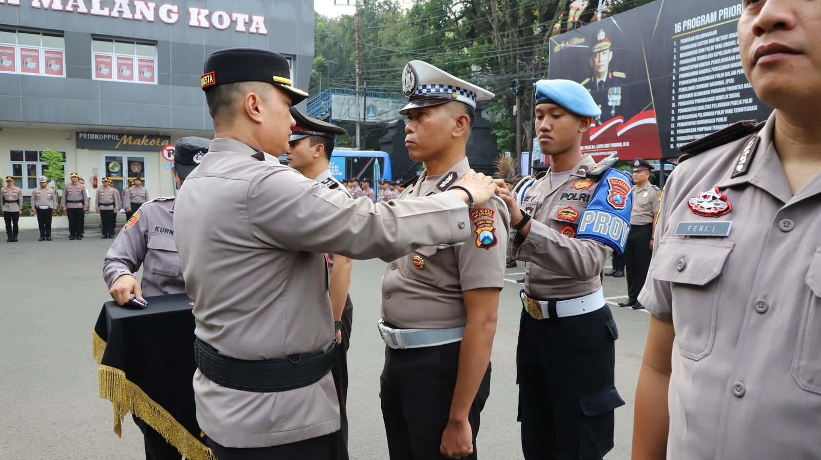 Jelang Hari Bhayangkara ke-79, 54 Personel Polresta Malang Kota Naik Pangkat