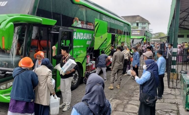 Jamaah Haji Kota Malang Tiba, Disambut Haru Keluarga di Kompi Angmor