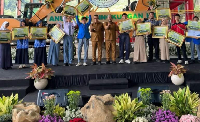 Wali Kota Batu Serahkan Penghargaan Adiwiyata & Greenovation di Tengah Aroma Perubahan