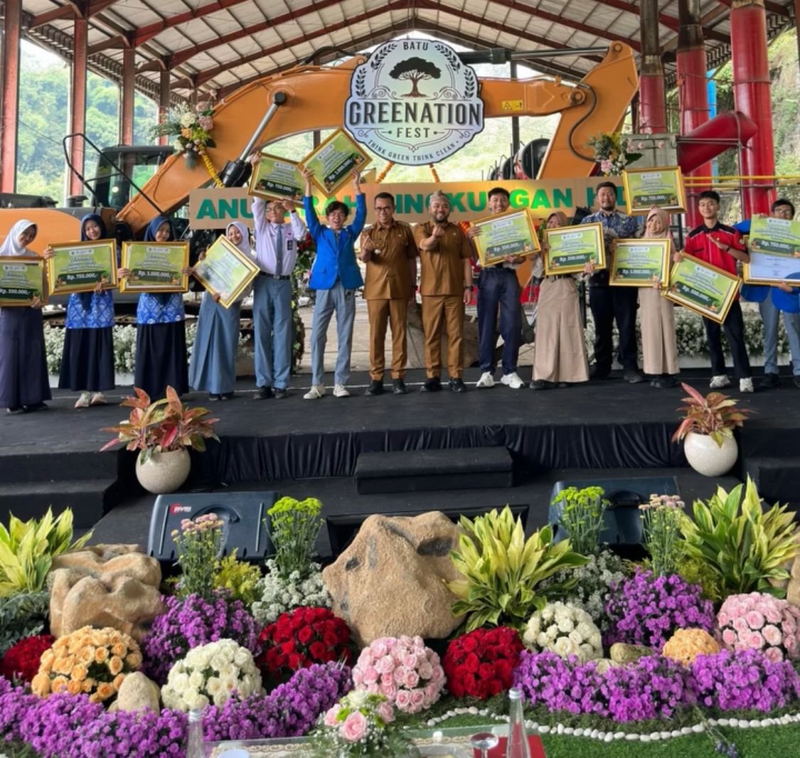 Wali Kota Batu Serahkan Penghargaan Adiwiyata & Greenovation di Tengah Aroma Perubahan