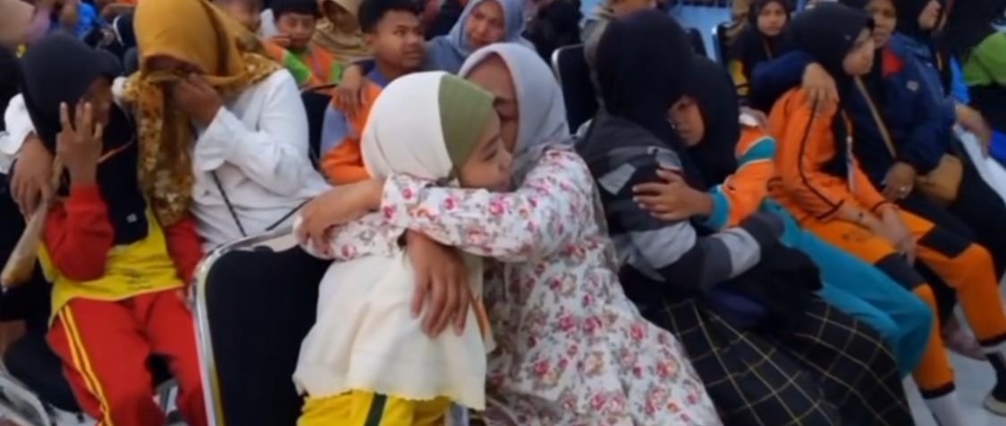 Suasana Haru Warnai Perpisahan Orang Tua di Sekolah Rakyat Kota Batu