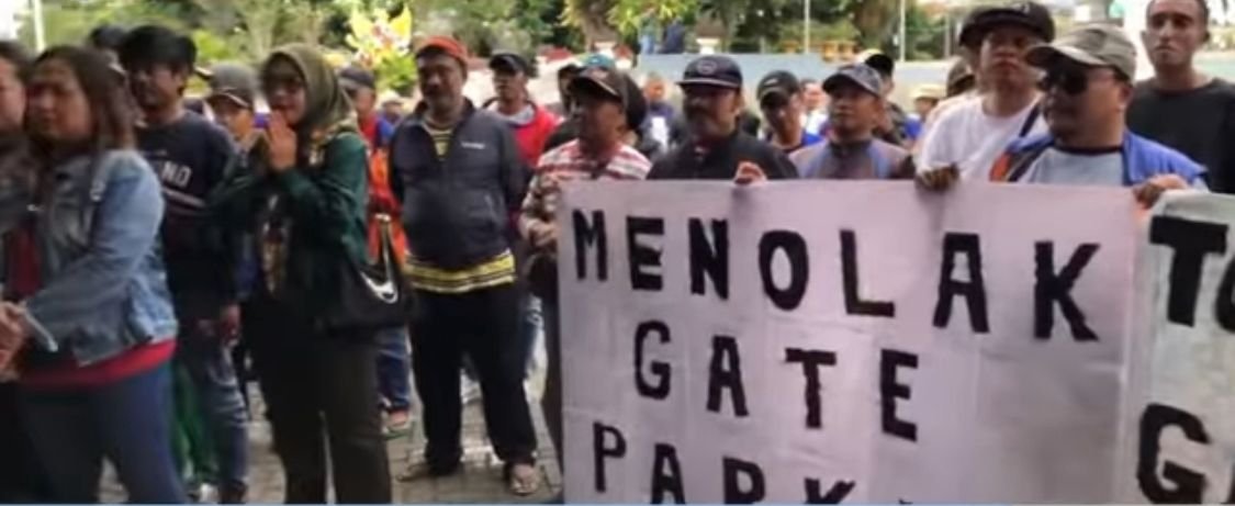 Ratusan Jukir dan PKL Tuntut Dishub Batu Sosialisasi Sebelum Pasang Gate Parkir