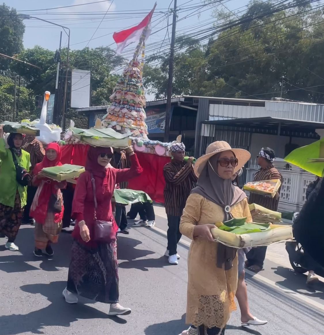 Warga Mojorejo Gelar Kirab Tumpeng, Wujud Syukur dan Pelestarian Budaya Lokal