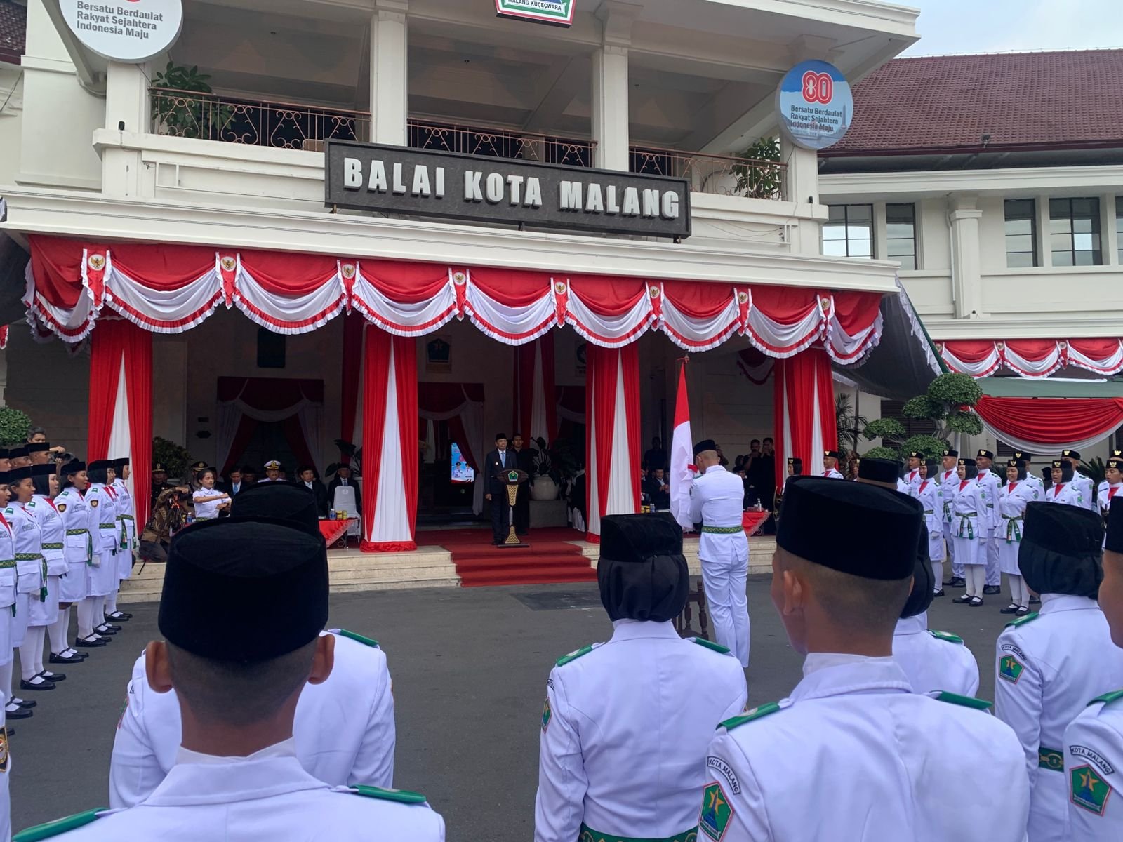 Bakesbangpol Kota Malang Kukuhkan 76 Anggota Paskibraka: Wujud Pembinaan Generasi Patriotik