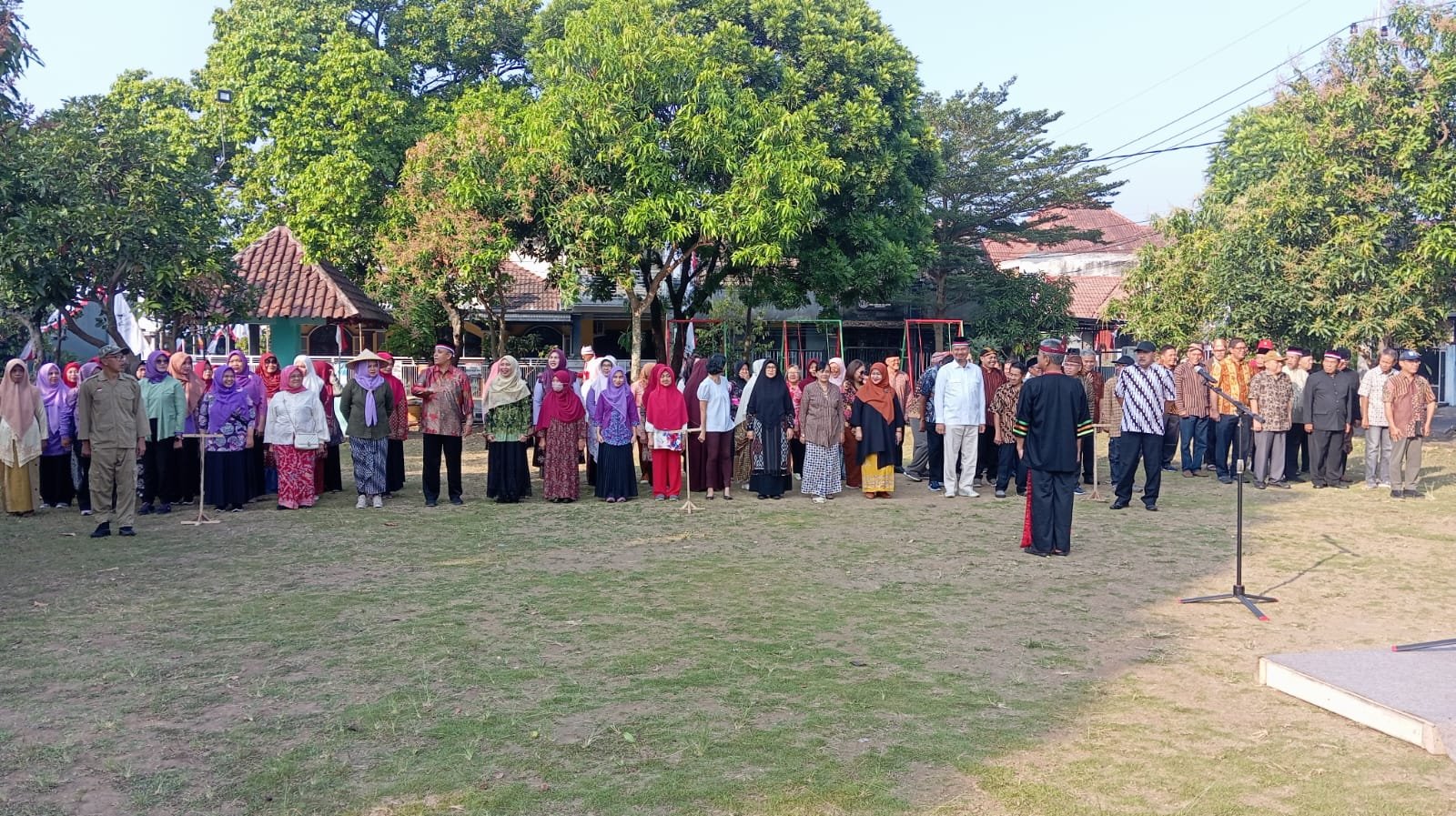 Warga Perum BMW Sulfat Gelar Upacara HUT RI, Satukan Berbagai Etnis