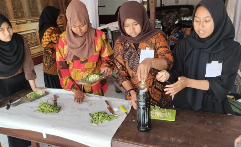 Kreatif! Generasi Muda Malang Olah Sampah Buah Jadi Ecoenzim untuk Selamatkan Bumi