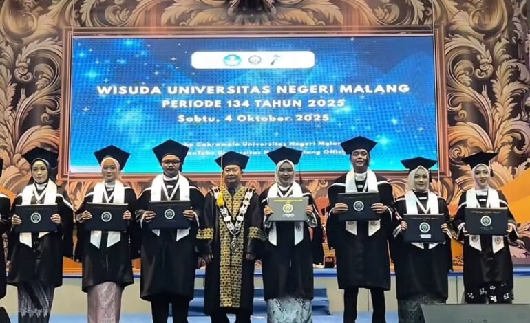 Rektor UM Ajak 1200 Wisudawan Wujudkan Ilmu yang Bermanfaat dan Berkarakter