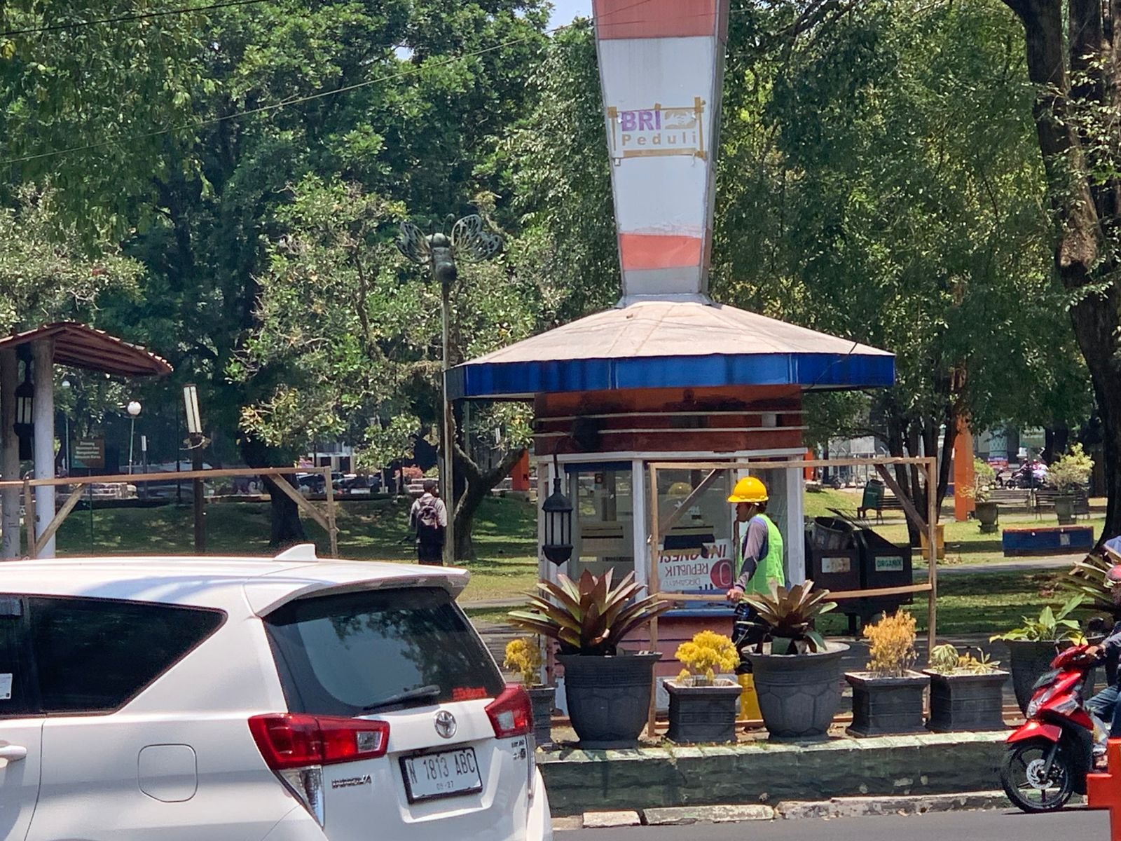 Tampak Dipagari! Revitalisasi Alun-Alun Merdeka Malang Mulai Dikerjakan, Target Rampung Awal 2026