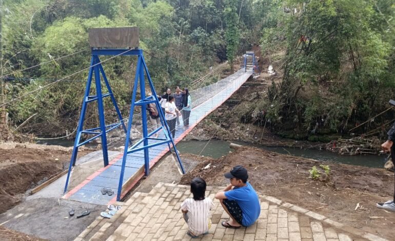 Jembatan Gantung di Polehan Resmi Berdiri, Wali Kota Malang Apresiasi Sinergi Vertical Rescue dan CSR
