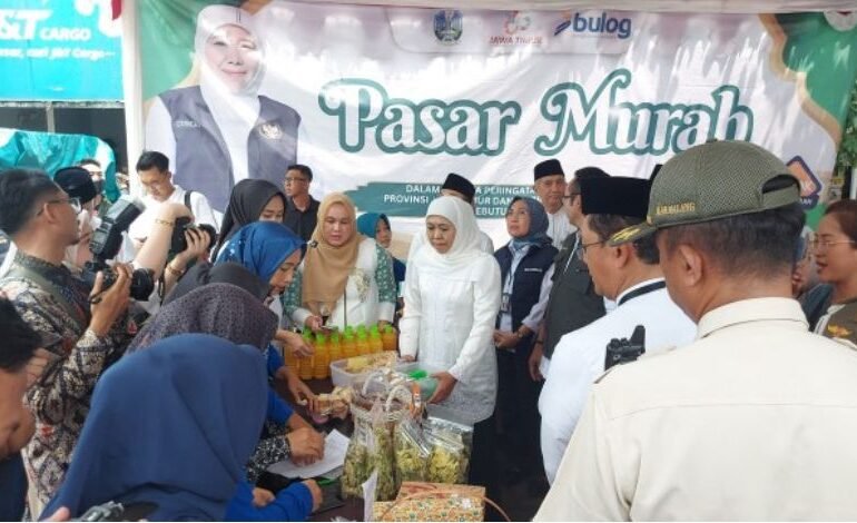 Gubernur Khofifah Tinjau Pasar Murah di Bululawang, Harga Pangan Jauh di Bawah Pasar