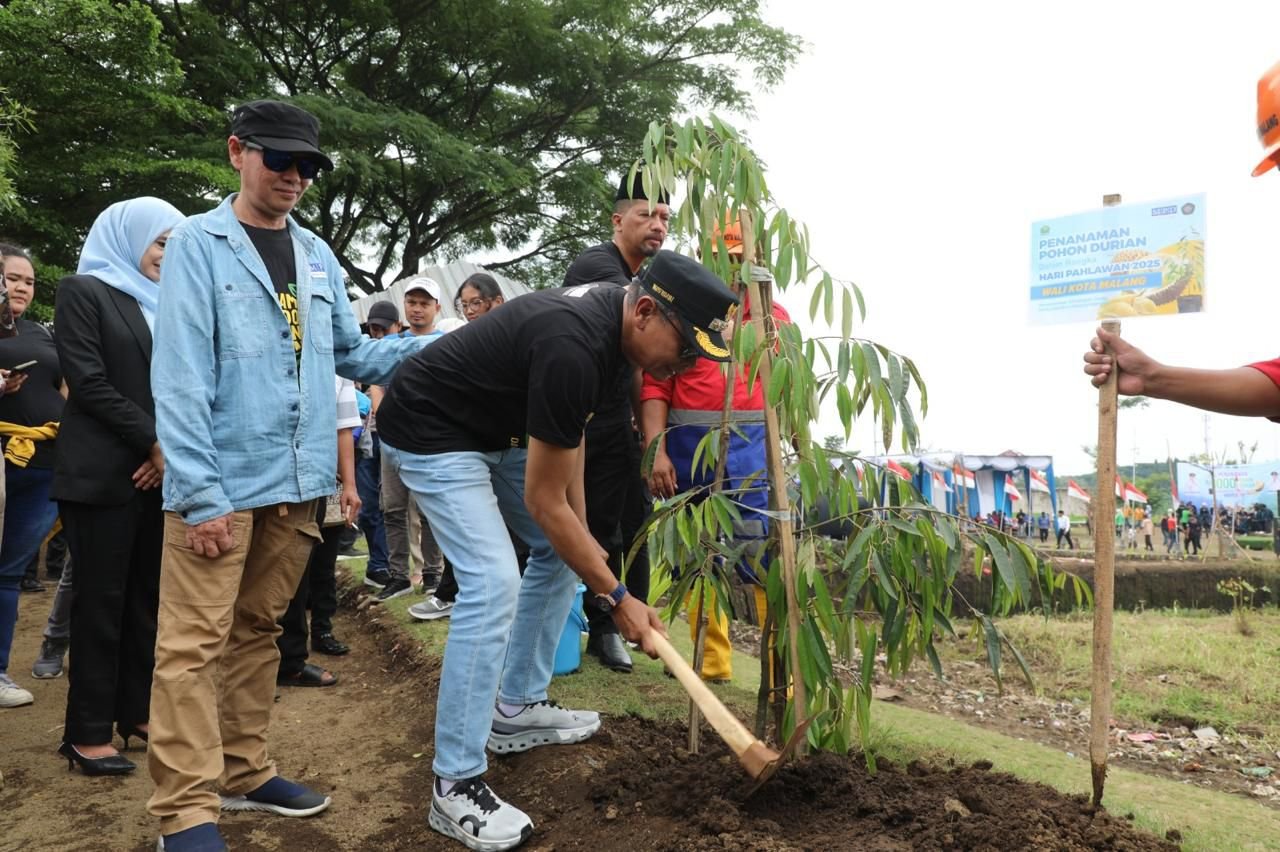 Hari Pahlawan 2025, Wali Kota Malang Tanam 1000 Pohon Durian di Wonokoyo: Wariskan Udara Segar untuk Anak Cucu