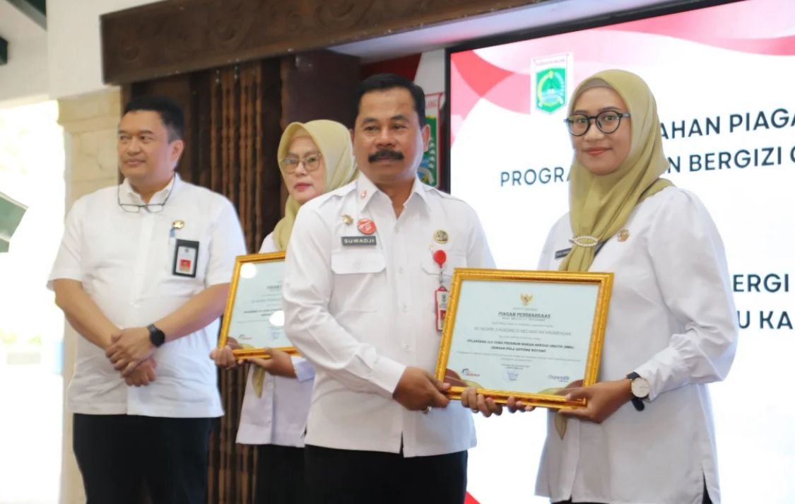 Empat Sekolah di Kab Malang Terima Penghargaan Pelaksana Uji Coba Program MBG