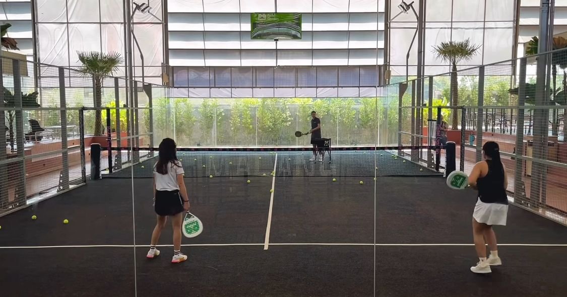 Olahraga Padel Merebak di Kota Malang, Ini Daftar Tempat, Harga Sewa Lapangan, dan Outfitnya