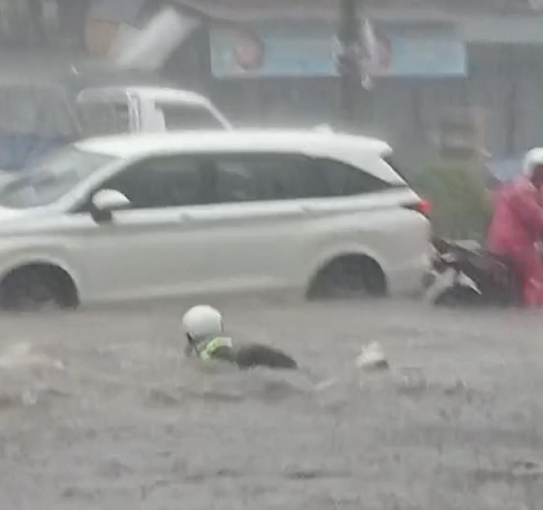 Banjir Rendam 39 Titik di Kota Malang, Satu Korban Hanyut Berhasil Diselamatkan