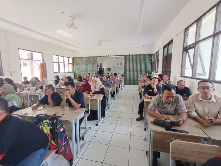 Disdikbud Kota Malang Dorong Peran Ayah Lewat Program GEMAR Saat Pengambilan Rapor