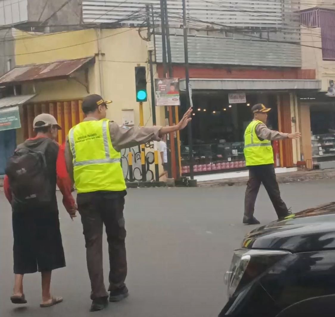 112 Anggota Pramuka Kota Malang Dikerahkan Bantu Pengamanan Nataru 2025