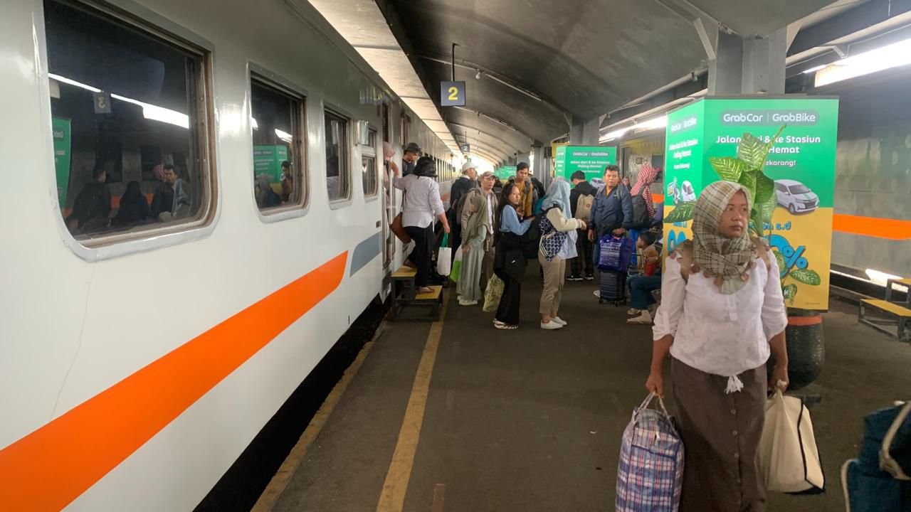 Lonjakan Nataru Terlihat Nyata, Lebih dari 74 Ribu Penumpang Padati Stasiun Malang hingga 26 Desember