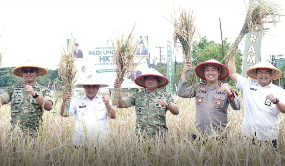 Bupati Malang Sanusi Pimpin Panen Perdana Padi Unggul HKTI, Tegaskan Komitmen Swasembada Pangan
