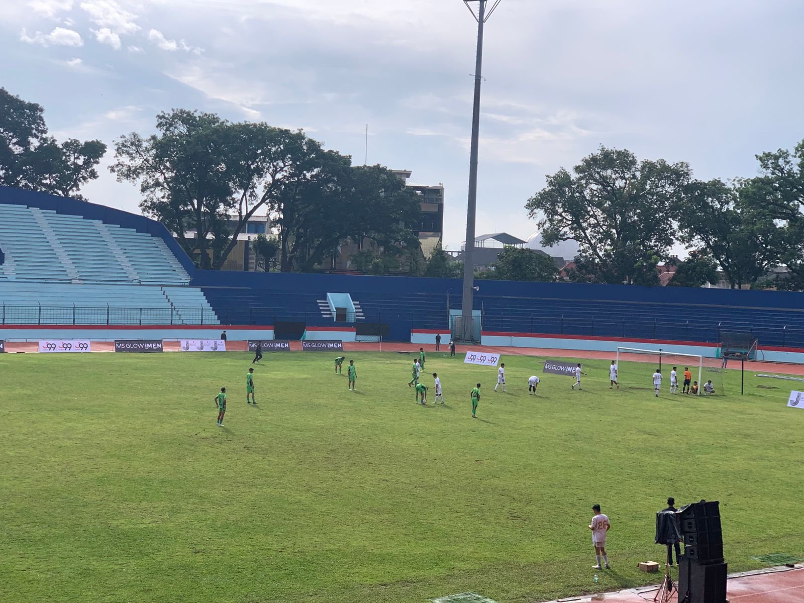 MS GLOW FOR MEN Soccer di Stadion Gajayana Berlangsung Kompetitif, Antusiasme Penonton Tinggi