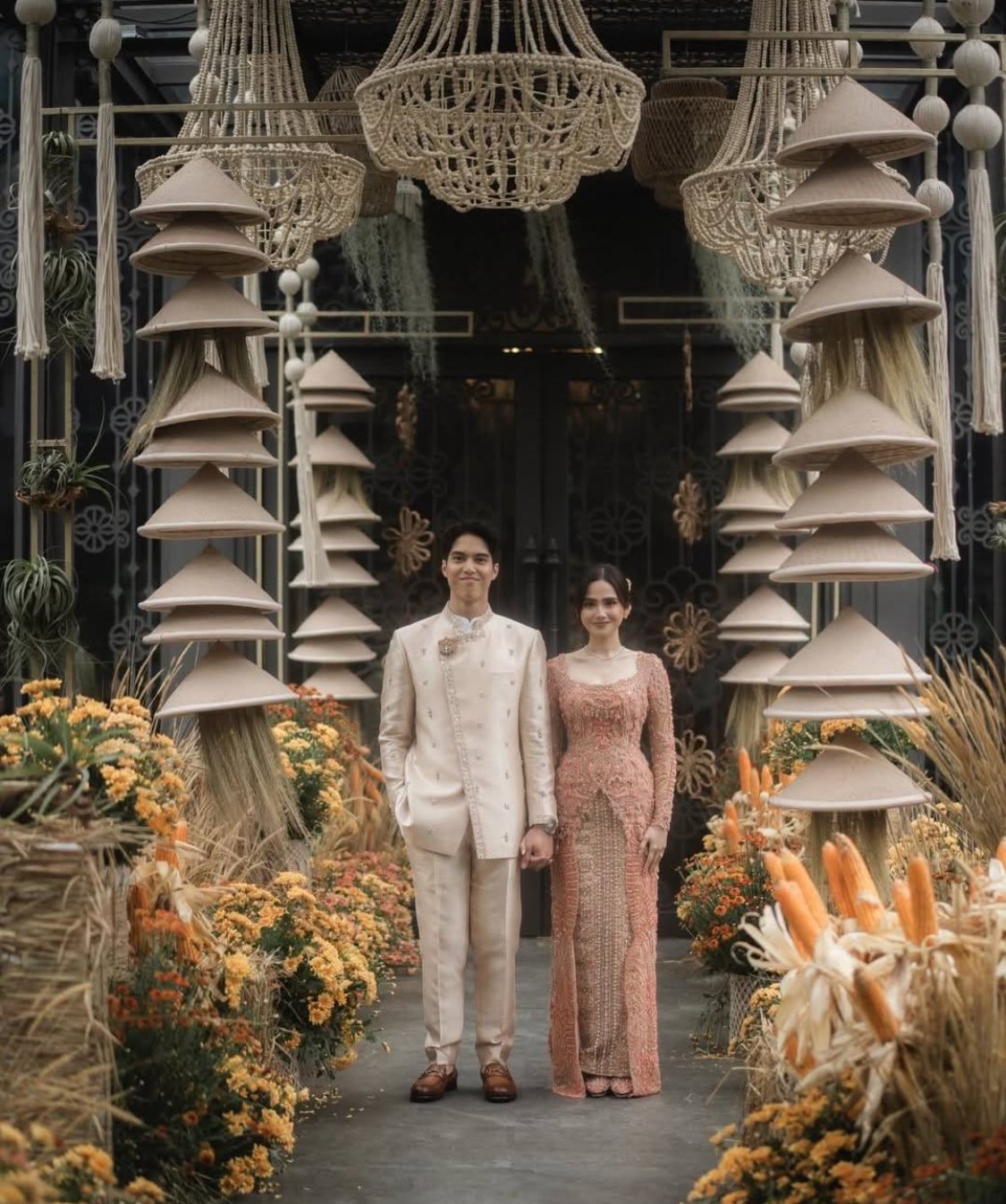 Lamaran El Rumi–Syifa Hadju Digelar Mewah di Hutan Kota Jakarta, Curi Perhatian Publik