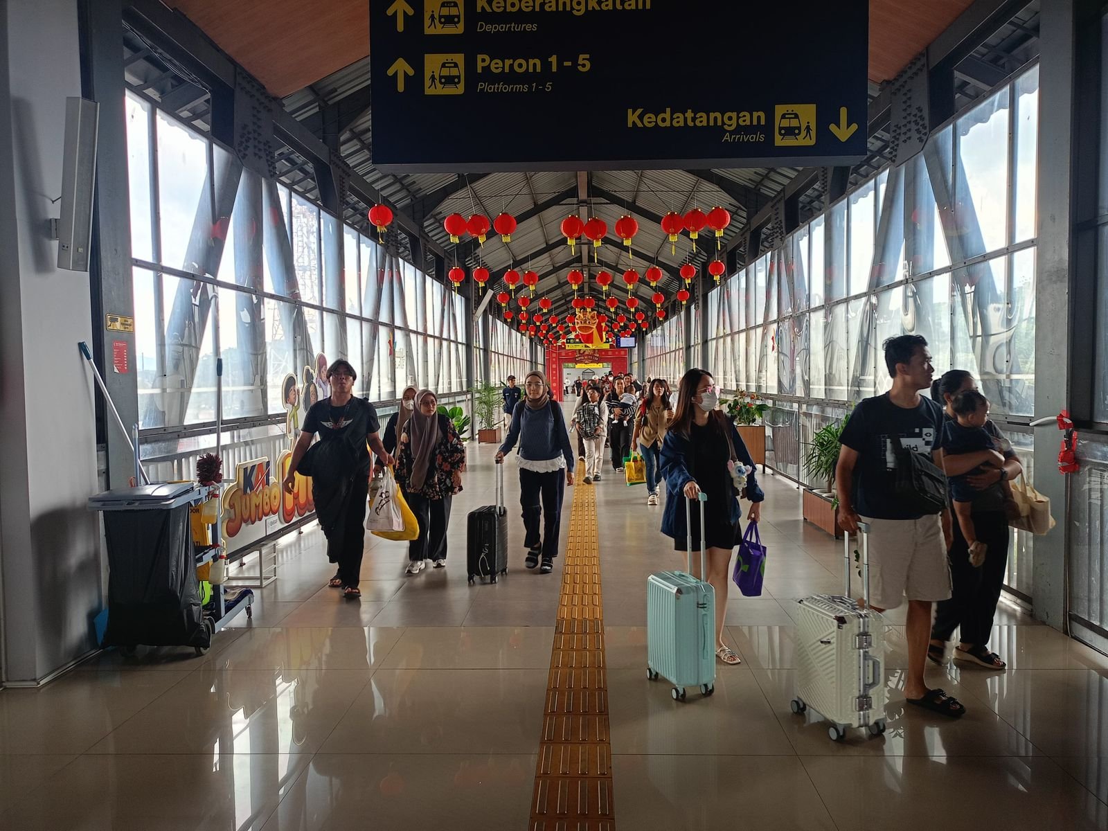 Hari Pertama Libur Imlek 2026, 6980 Penumpang Padati Stasiun Malang