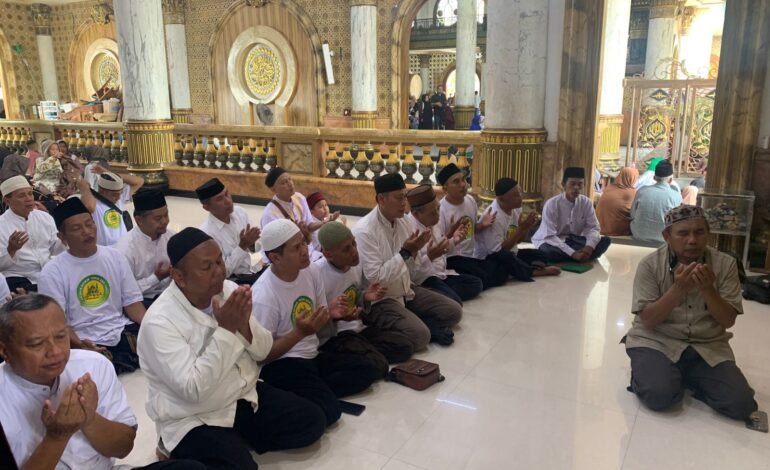 Jelang Ramadan, Jamaah Al Muhajirin 1 Malang Ziarah ke Mbah Hamid, Sunan Ampel hingga Syaikhona Kholil