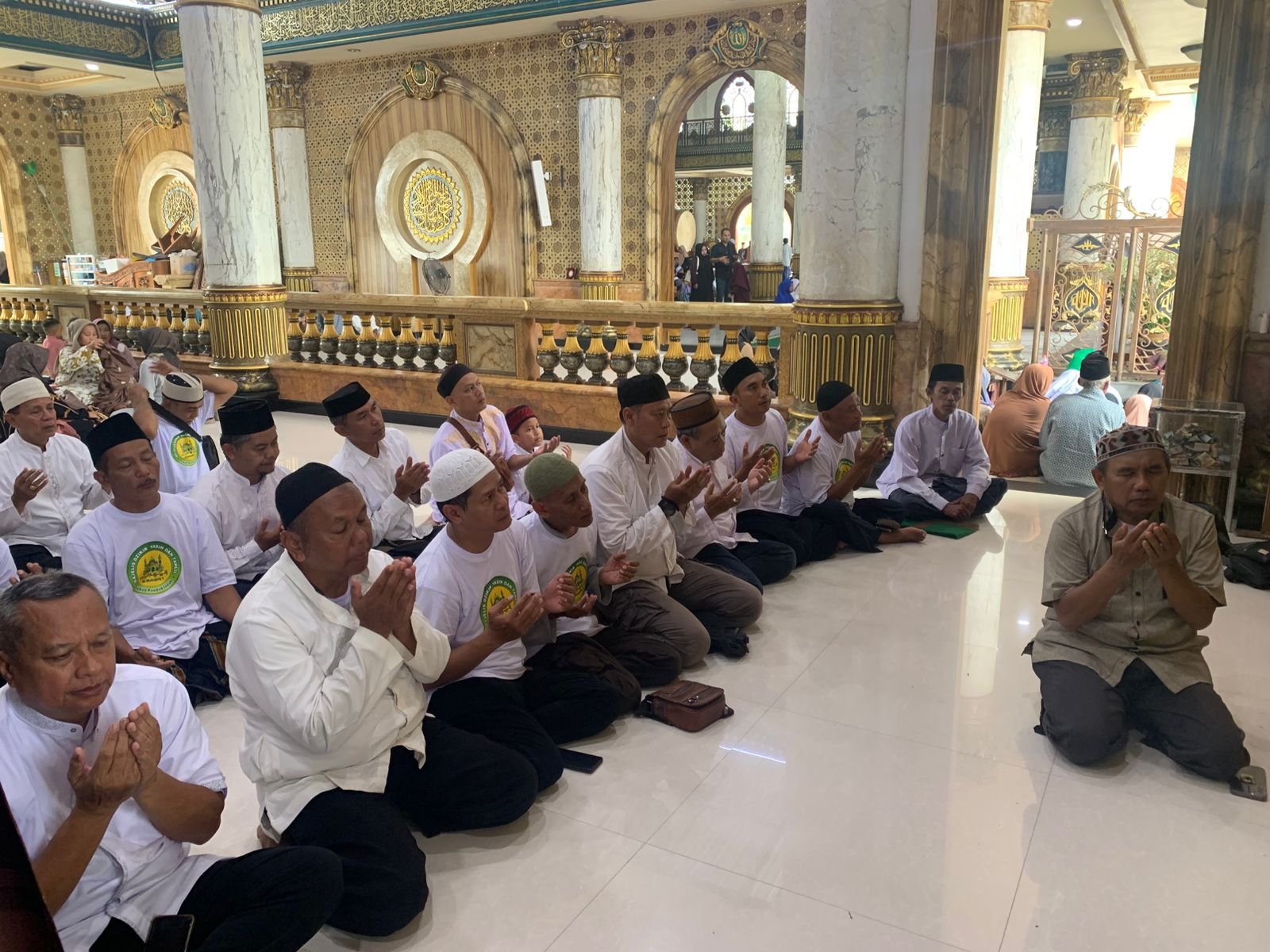 Jelang Ramadan, Jamaah Al Muhajirin 1 Malang Ziarah ke Mbah Hamid, Sunan Ampel hingga Syaikhona Kholil