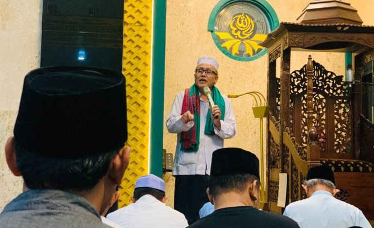 Jelang Sholat Tarawih Di SPI, Ustad Mahfud Ingatkan Jamaah Soal Bekal Akhirat