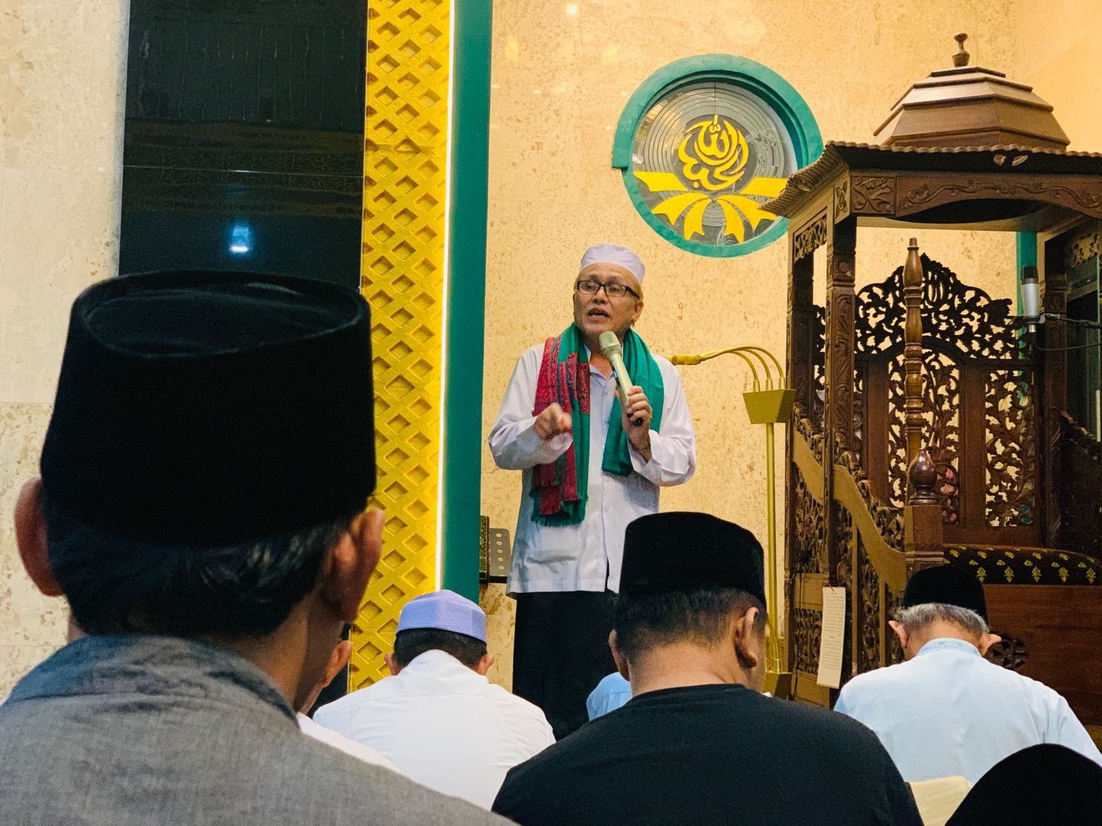 Jelang Sholat Tarawih Di SPI, Ustad Mahfud Ingatkan Jamaah Soal Bekal Akhirat