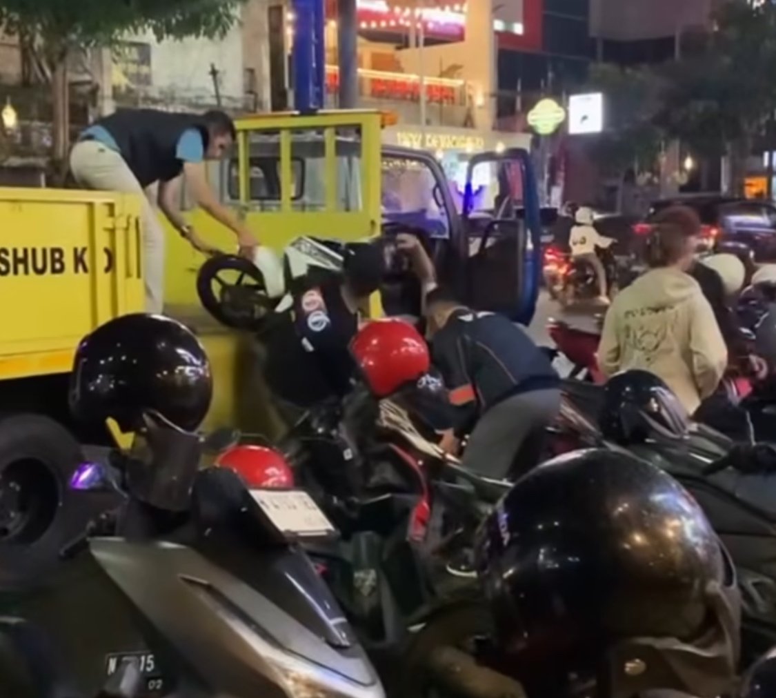Dinas Perhubungan Kota Malang Perketat Parkir di Kayutangan Saat Ramadan, 10 Motor Diangkut