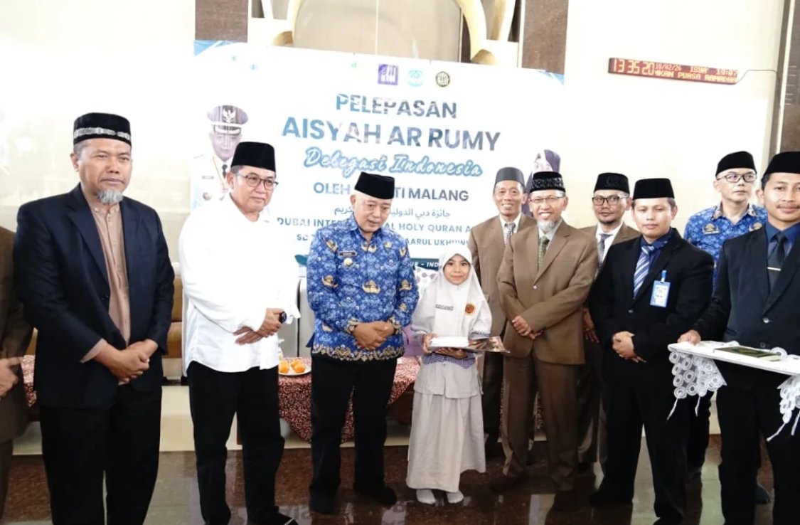 Sanusi Berangkatkan Siswi Asal Pakis ke Ajang Dubai International Holy Qur’an Award
