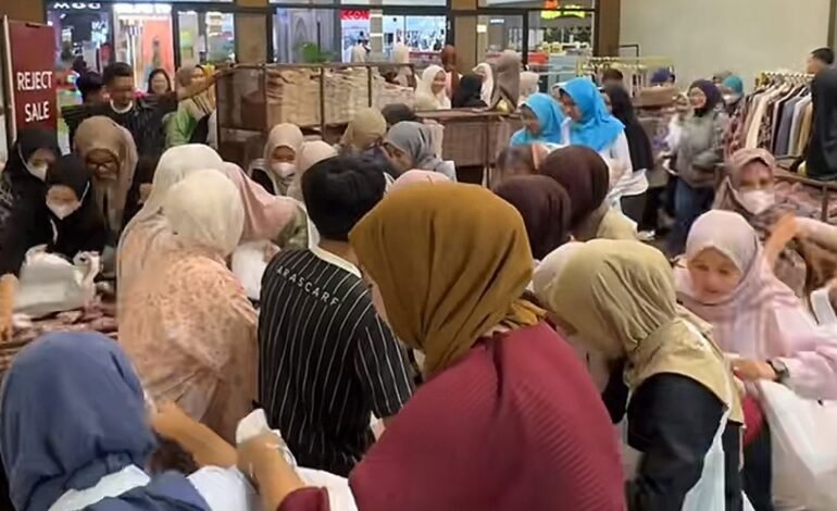 Jelang Lebaran 2026, Penjualan Baju Muslim di MOG Malang Mulai Naik: Tren Lebaran 2026 Didominasi Warna Lembut