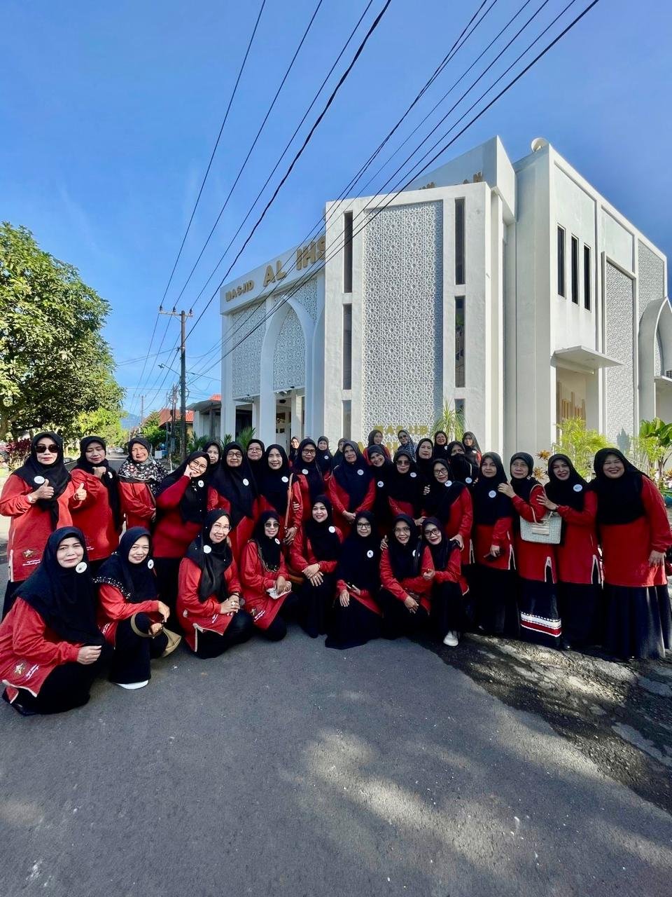 Milad ke-7 Al Husna SPI Berbagi, 400 Paket Sembako Pasar Murah Langsung Habis Diserbu Warga