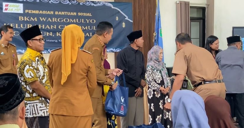 Wali Kota Malang Salurkan 165 Paket Sembako untuk Warga Dhuafa di Ciptomulyo
