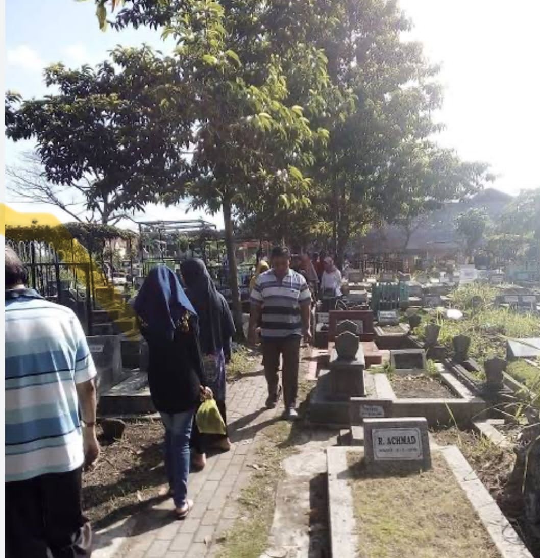 Ribuan Warga Padati TPU Polehan Saat Ziarah Lebaran, Sempat Picu Kemacetan Panjang