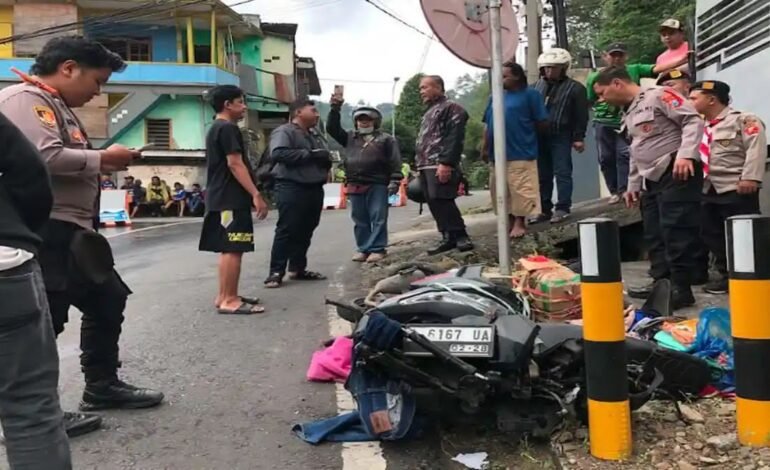 Kecelakaan Maut di Jalur Klemuk Batu, Satu Tewas, Tiga Anggota Keluarga Luka-luka