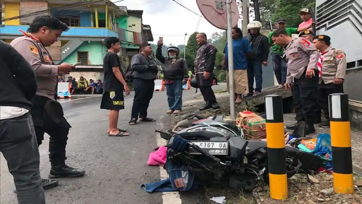Kecelakaan Maut di Jalur Klemuk Batu, Satu Tewas, Tiga Anggota Keluarga Luka-luka