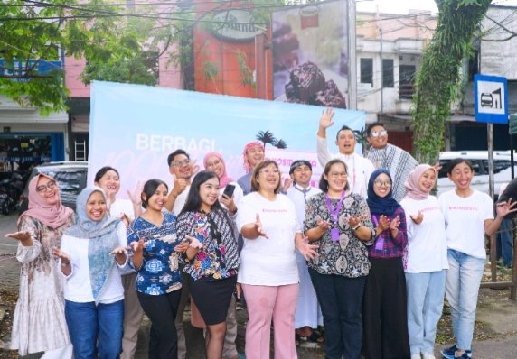 Sebar Kebaikan Ramadan, Atria Hotel Malang dan Radio Kosmonita Malang Turun Langsung Bagikan 1000 Takjil