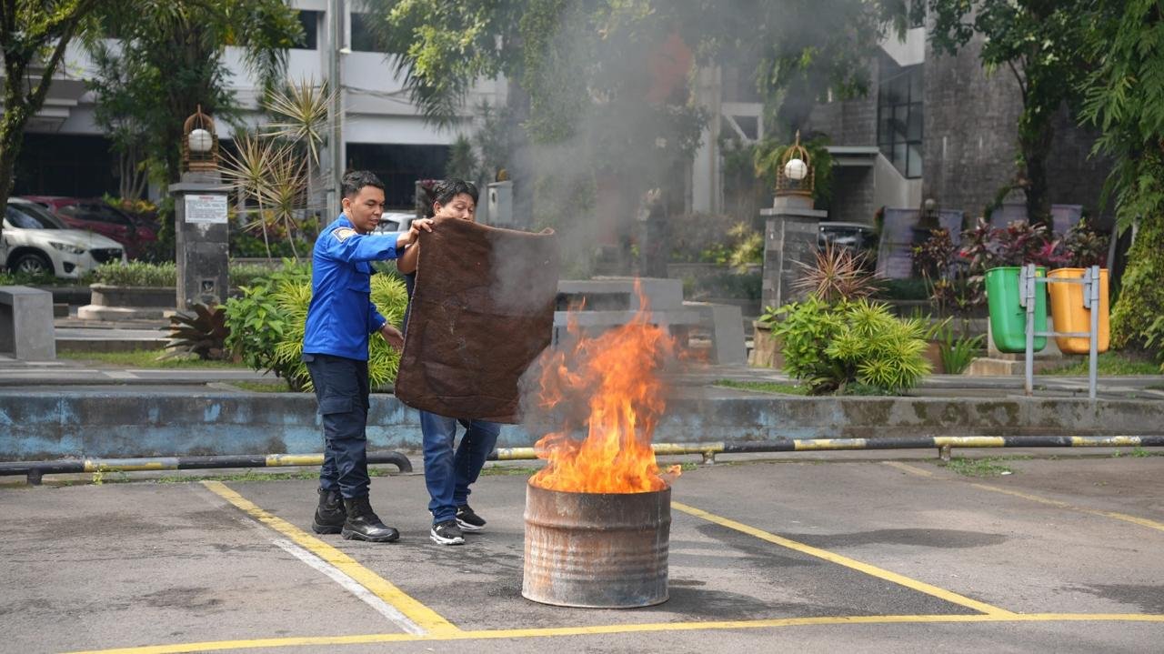 Tendik FEB UB Wajib Bersertifikat Kemenaker, Kampus Genjot Standar K3L Secara Masif