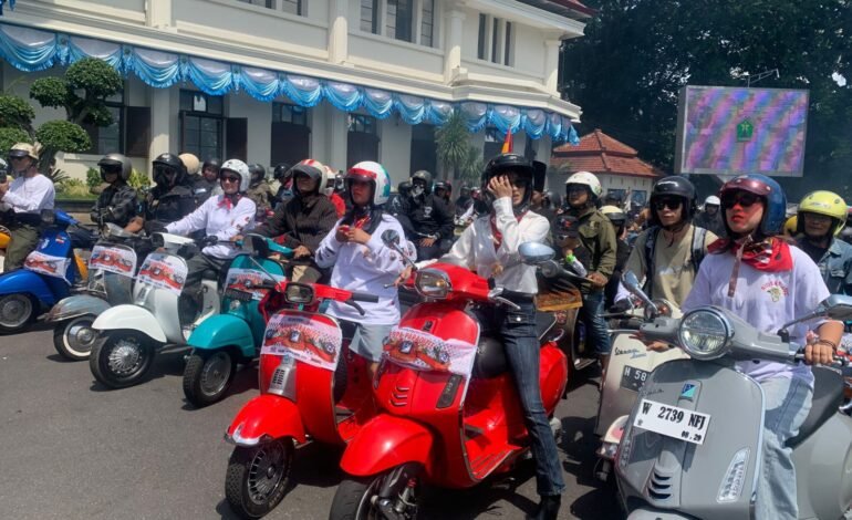 Ratusan Vespa Padati Balai Kota, “Vespa Paradize” Semarakkan HUT ke-112 Kota Malang