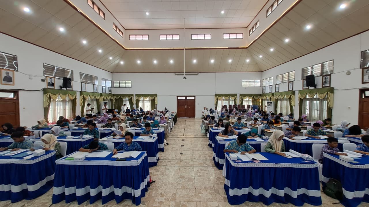 Ratusan Siswa MTsN dan SMP Mengikuti Smart Competition di SMAN 2 Kota Malang
