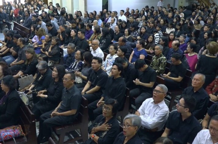 Ibadah Jumat Agung di GKI Bromo Malang, Jemaat Renungkan Wafatnya Yesus Kristus di Salib