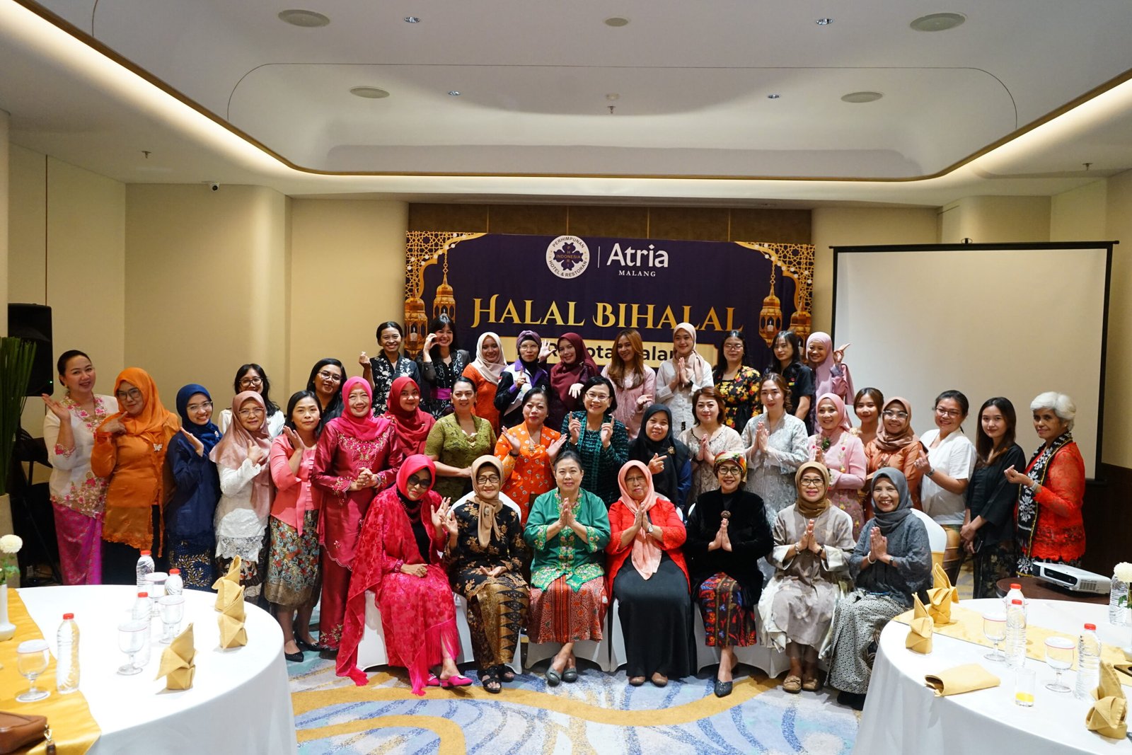 Semangat RA Kartini Hidup dalam Keberagaman: PHRI Kota Malang Gelar Halal Bihalal Bernuansa Adat di Atria Hotel Malang