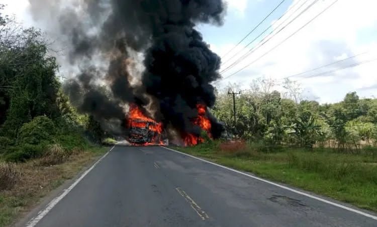 Bus ALS Tabrak Truk Tangki BBM hingga Meledak, 16 Orang Tewas
