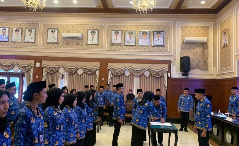 Wali Kota Malang Resmi Ambil Sumpah 50 PNS Baru, 9 ASN Dilantik Jadi Pejabat Fungsional