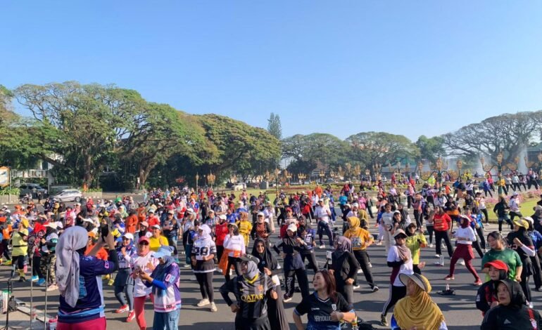 STMJ Tema Piala Dunia Meriahkan Balai Kota Malang, Ratusan Warga Kompak Kenakan Jersey Tim Nasional