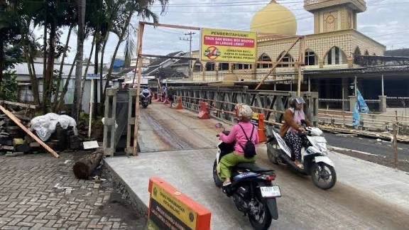 Jalan Sonokembang Blimbing Kembali Dibuka, Proyek Jembatan Bailey Tinggal Finishing